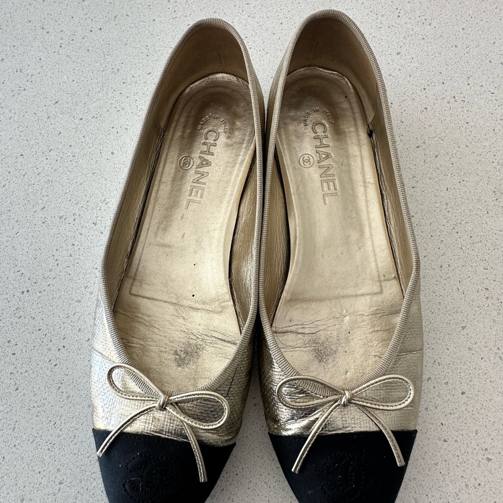 CHANEL Silver and Black Flats with Bow Detail